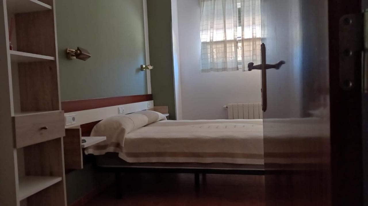 Alojamiento Numancia Pension Burgo المظهر الخارجي الصورة